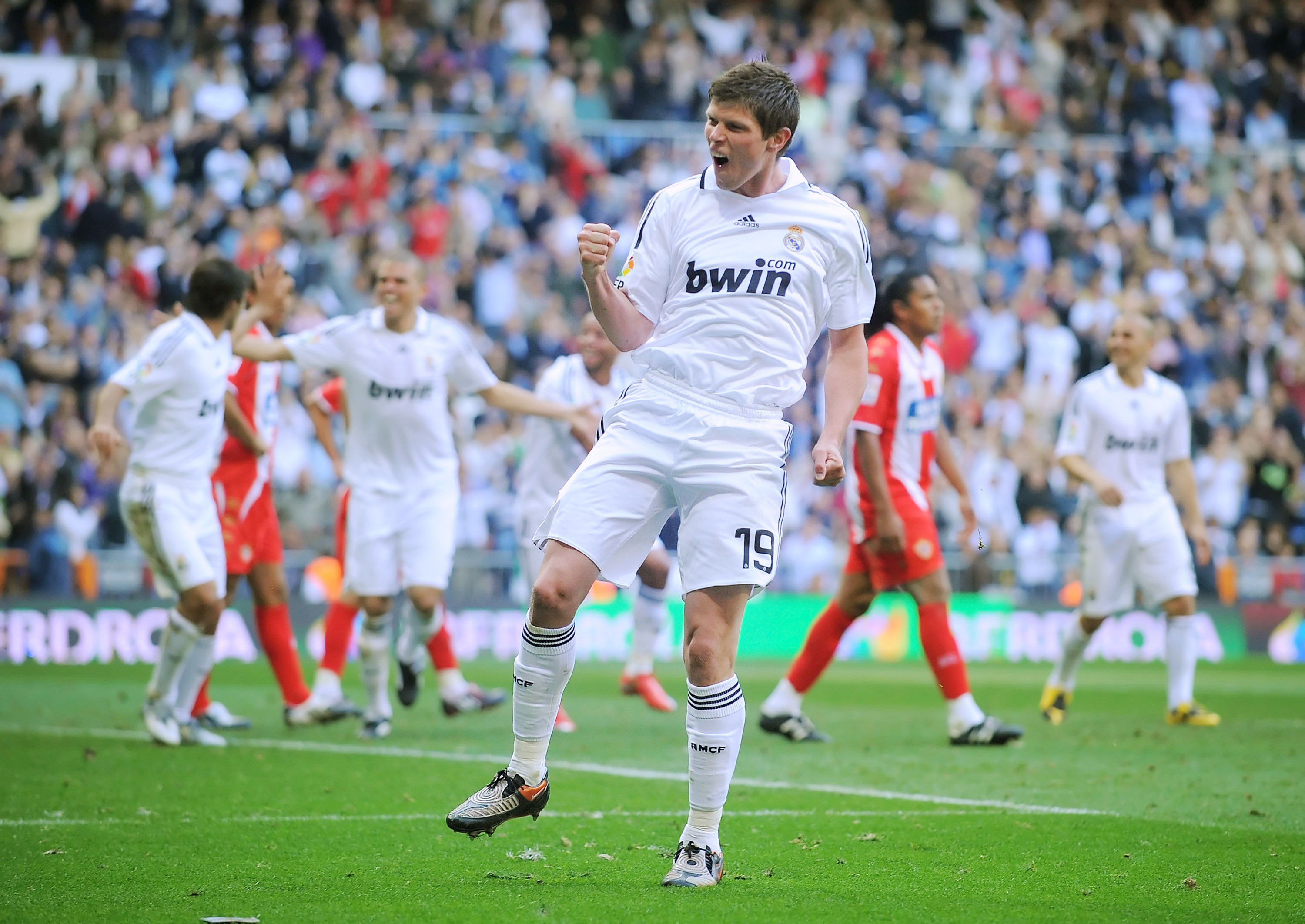 爱游戏官网-包含转会期巴塞罗那调整名单以备法国杯；扳平良机环节打磨；压力陡增；赛程密集仍需轮换的词条