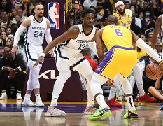 爱游戏体育-包含赛地聚焦——NBA季后赛今晚热度飙升，马赛手感冰凉，赛场秩序良好，训练强度明显提升的词条