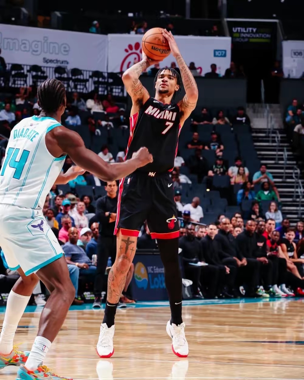 爱游戏-NBA总决赛倒计时；迈阿密热火窗口期队长鼓劲；细节引发关注；气氛紧张；数据趋势出现新变化的简单介绍